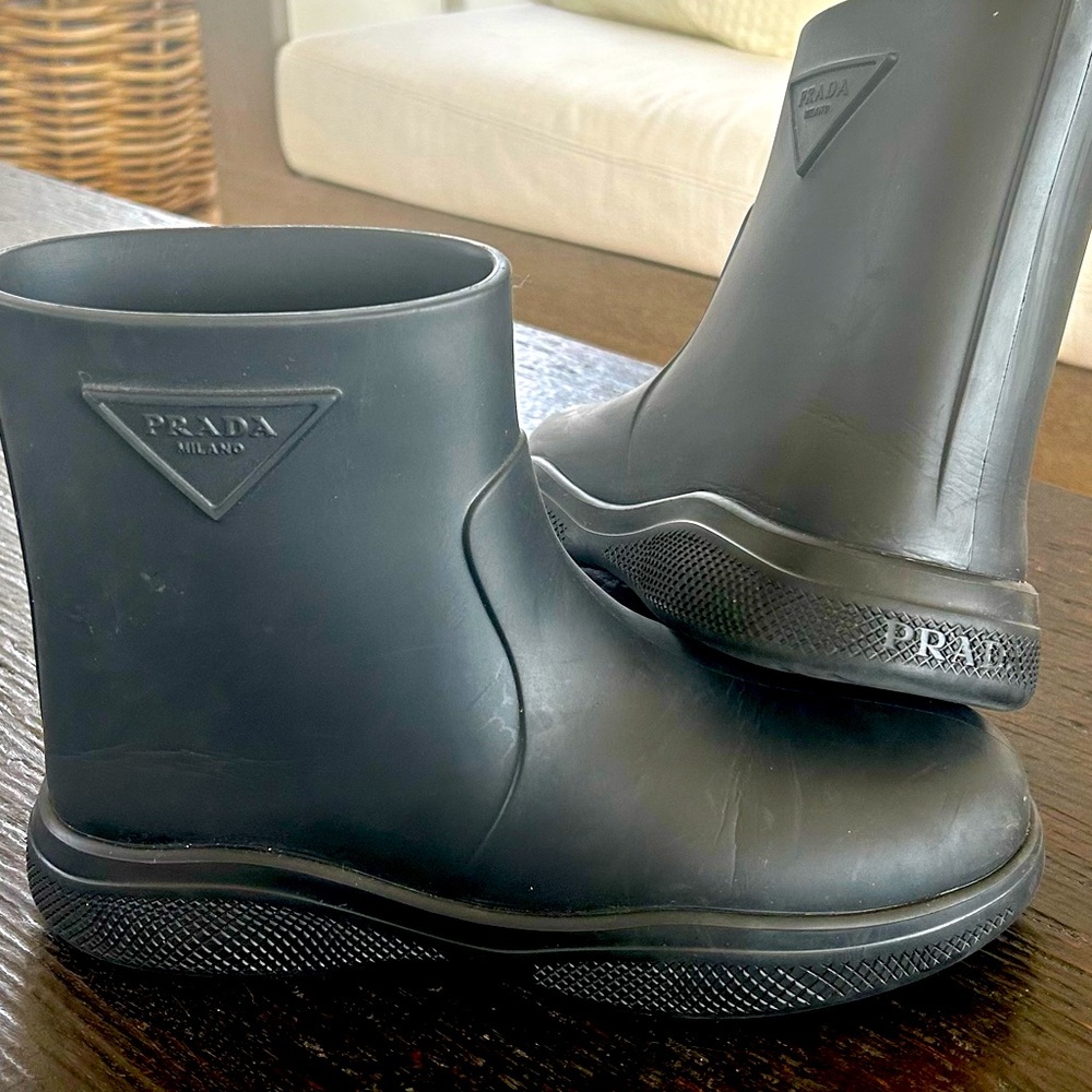 PRADA
Logo Foam Ankle Rain Boots Size 40, US 9,5